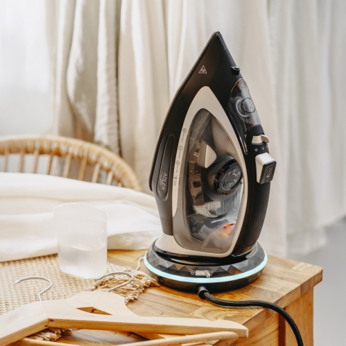 Obrázok pre Nepriľnavá elektrická žehlička bezkáblová 2800W , 300ml